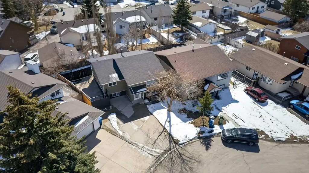 32 Fallingworth Court NE Calgary AB T3J1G4