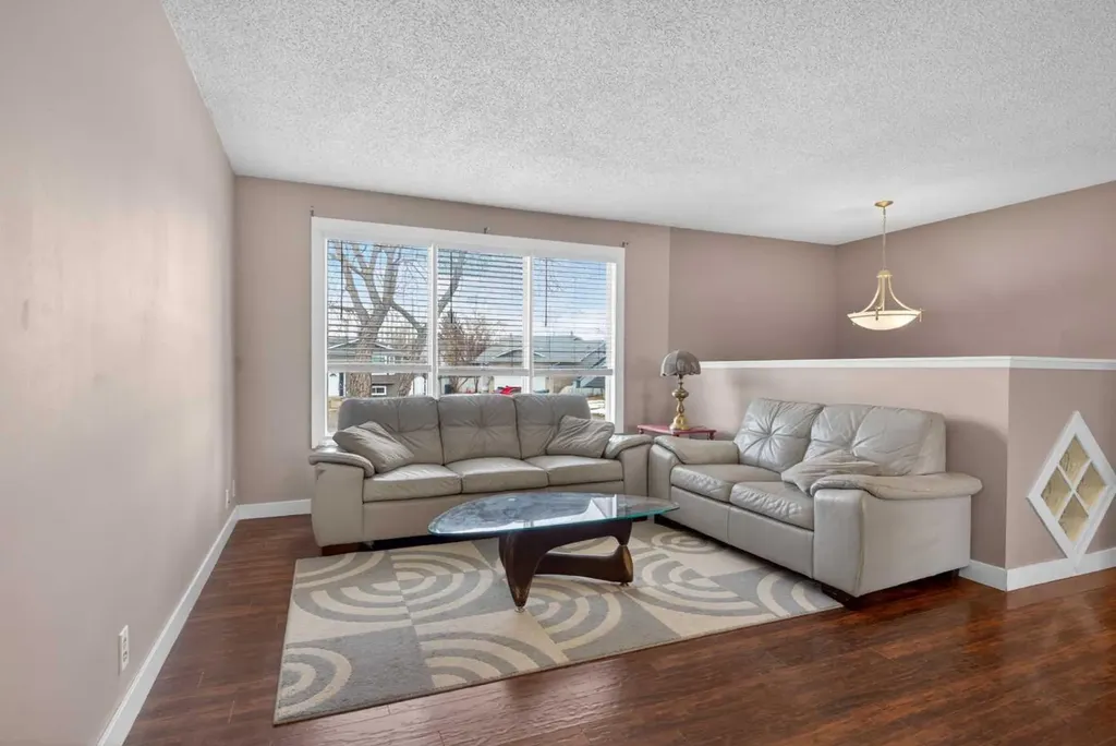32 Fallingworth Court NE Calgary AB T3J1G4