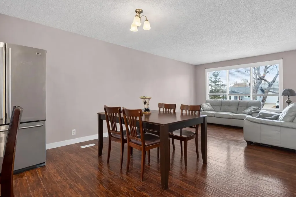 32 Fallingworth Court NE Calgary AB T3J1G4