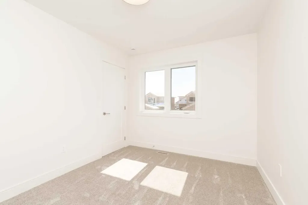 561 Malahat Green W Lethbridge AB T1J 5H1
