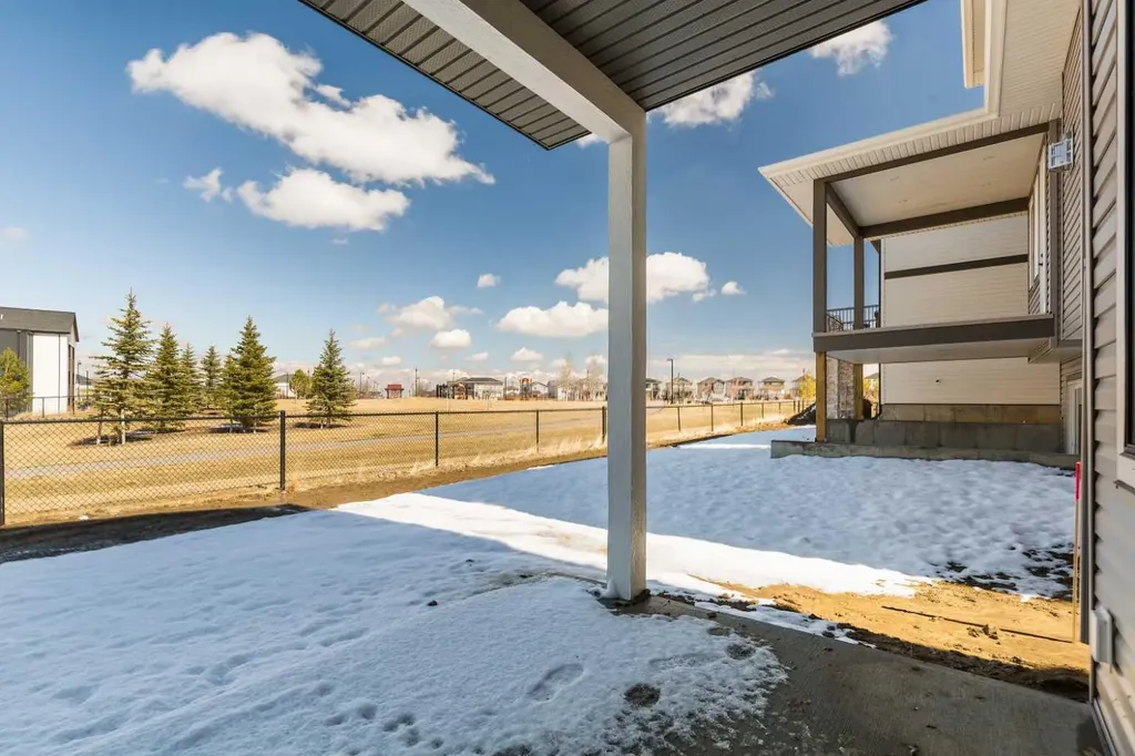 561 Malahat Green W Lethbridge AB T1J 5H1