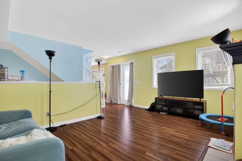 34 Simcoe Place SW Calgary AB T3H 4T8
