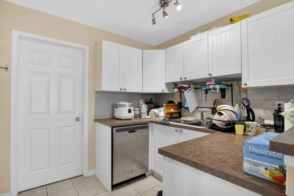 34 Simcoe Place SW Calgary AB T3H 4T8