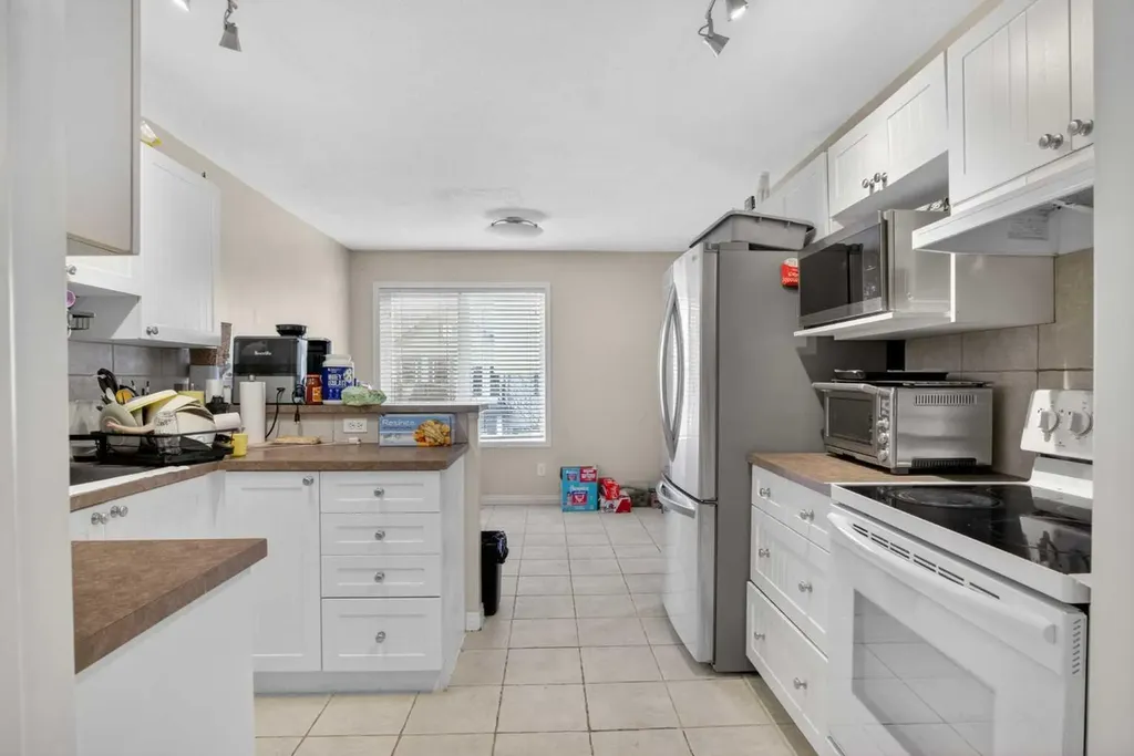 34 Simcoe Place SW Calgary AB T3H 4T8