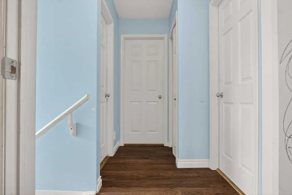 34 Simcoe Place SW Calgary AB T3H 4T8