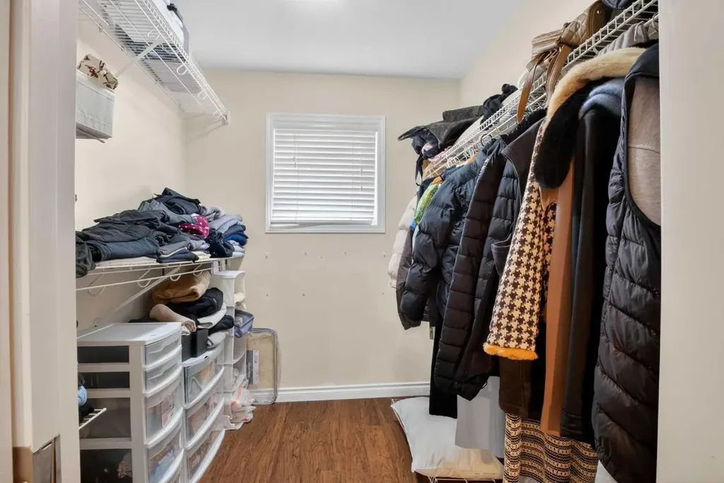 34 Simcoe Place SW Calgary AB T3H 4T8