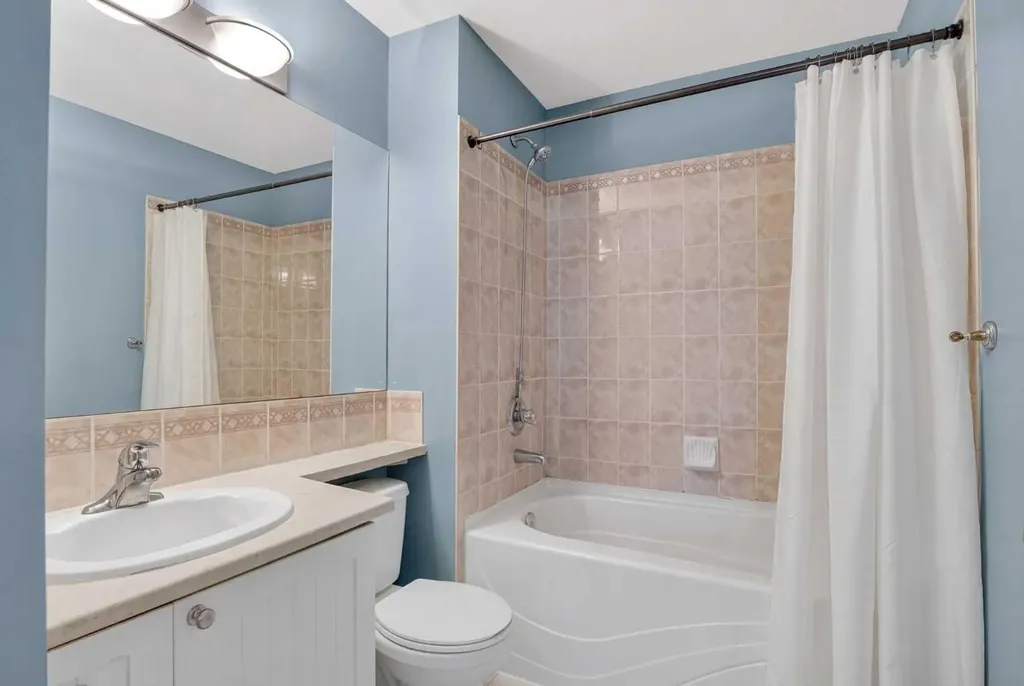 34 Simcoe Place SW Calgary AB T3H 4T8