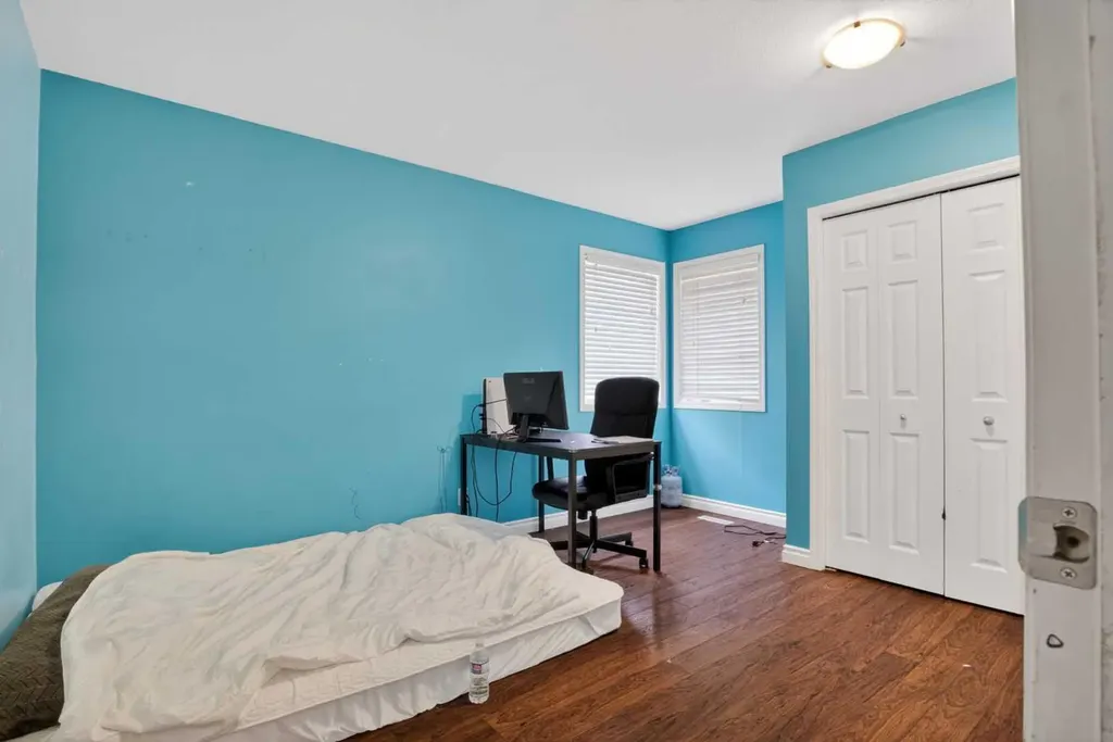 34 Simcoe Place SW Calgary AB T3H 4T8