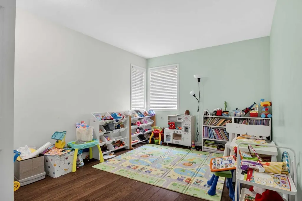 34 Simcoe Place SW Calgary AB T3H 4T8