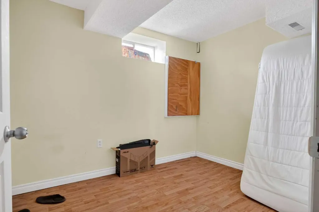 34 Simcoe Place SW Calgary AB T3H 4T8