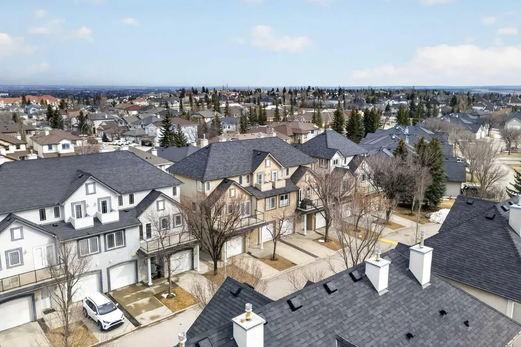 34 Simcoe Place SW Calgary AB T3H 4T8