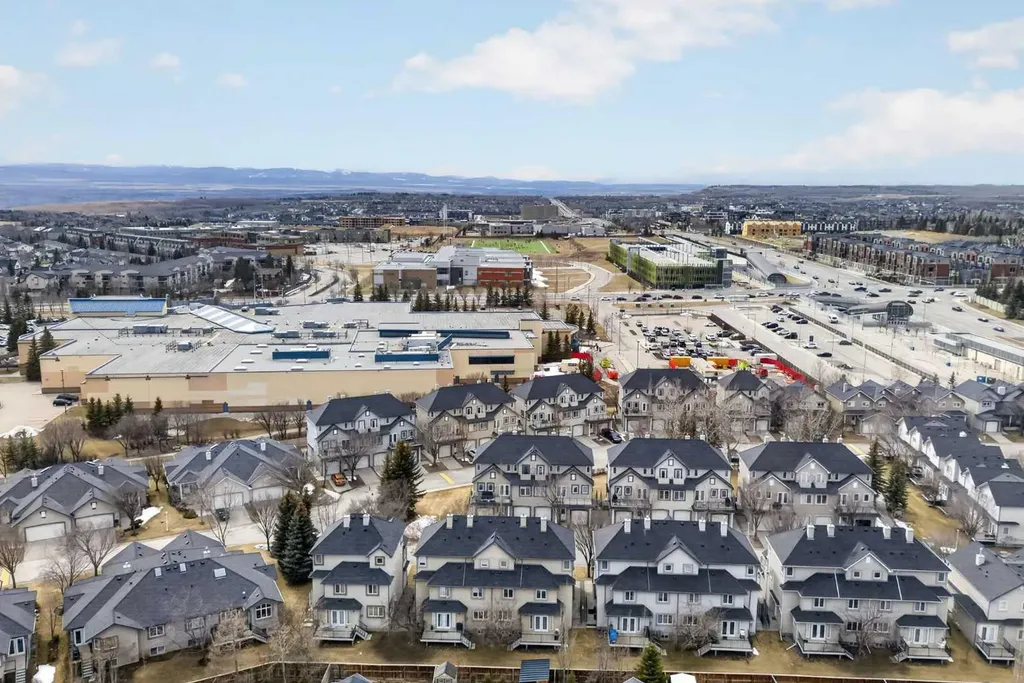 34 Simcoe Place SW Calgary AB T3H 4T8