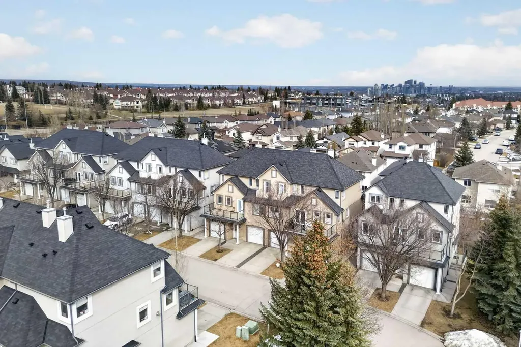 34 Simcoe Place SW Calgary AB T3H 4T8