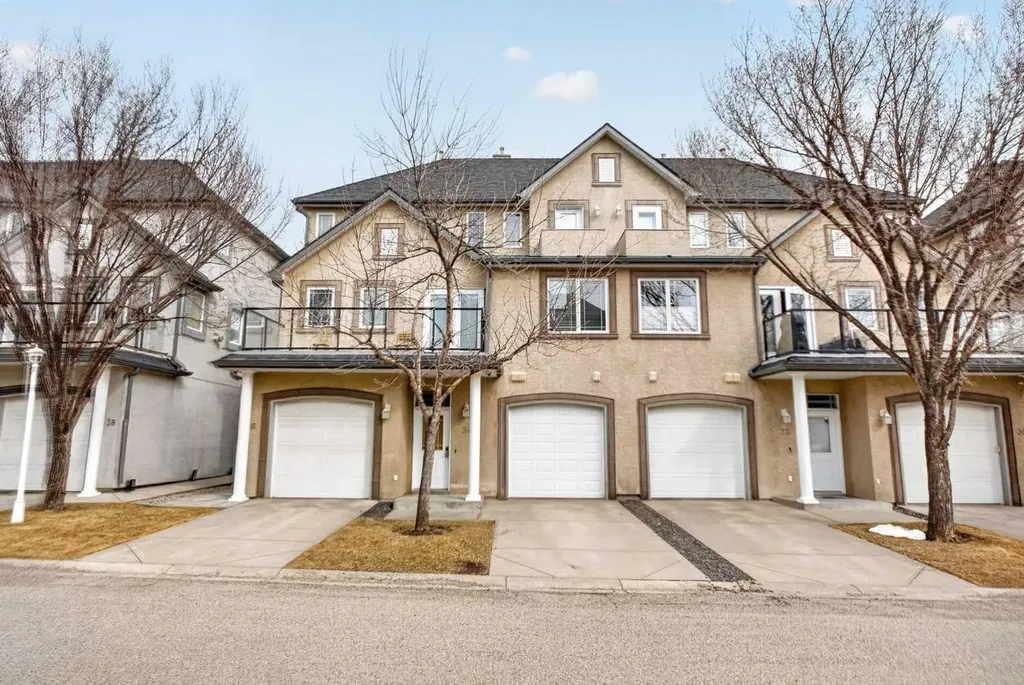 34 Simcoe Place SW Calgary AB T3H 4T8