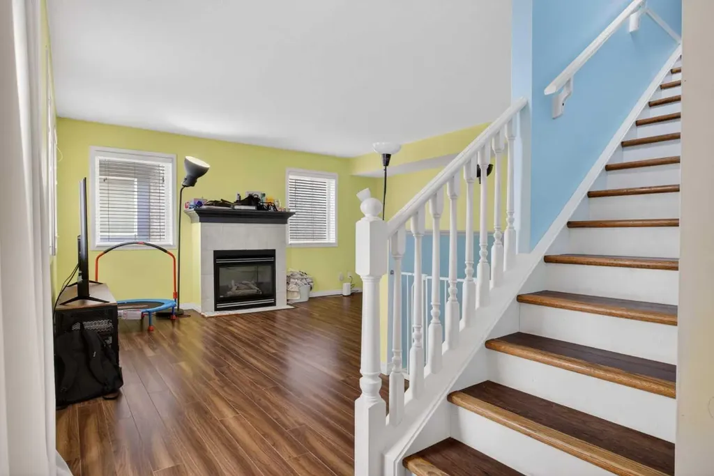 34 Simcoe Place SW Calgary AB T3H 4T8