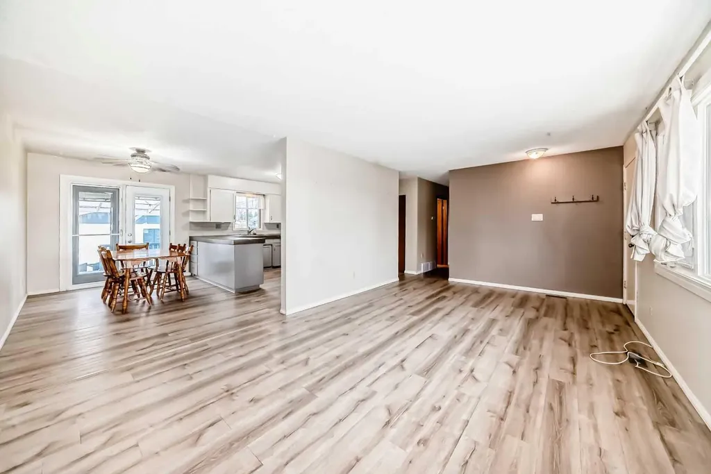 5416 55 Street Ponoka AB T4J 1L8