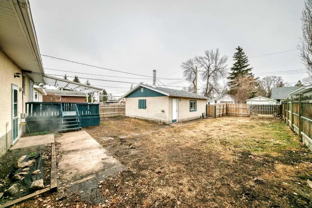 5416 55 Street Ponoka AB T4J 1L8