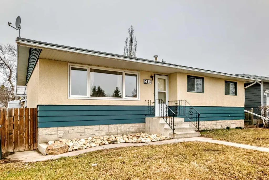 5416 55 Street Ponoka AB T4J 1L8