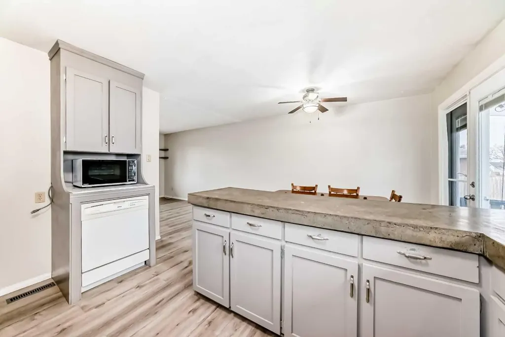 5416 55 Street Ponoka AB T4J 1L8