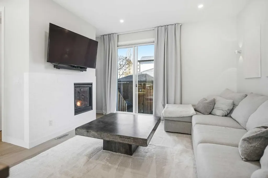 5103 6 Street SW Calgary AB T2V 1J6