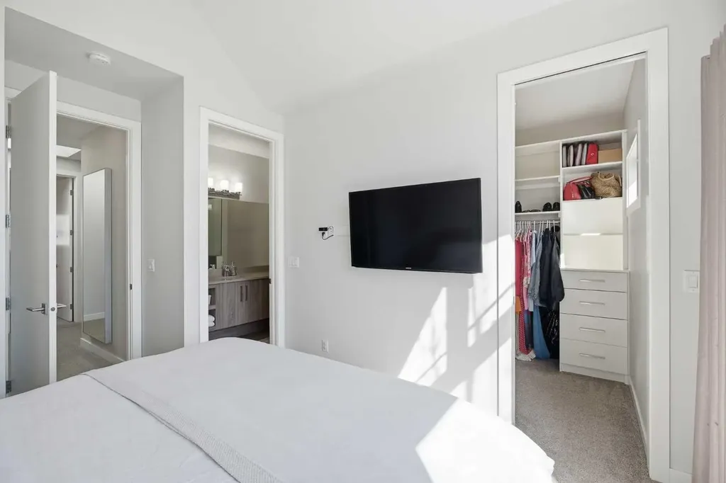 5103 6 Street SW Calgary AB T2V 1J6