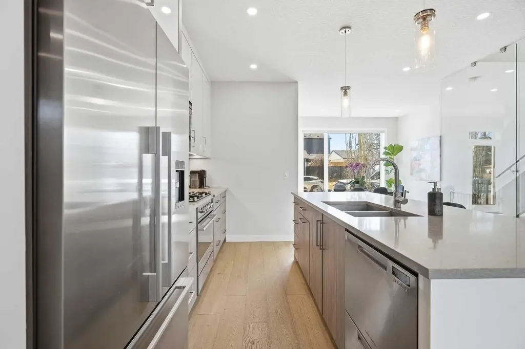 5103 6 Street SW Calgary AB T2V 1J6