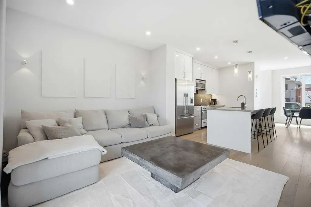 5103 6 Street SW Calgary AB T2V 1J6
