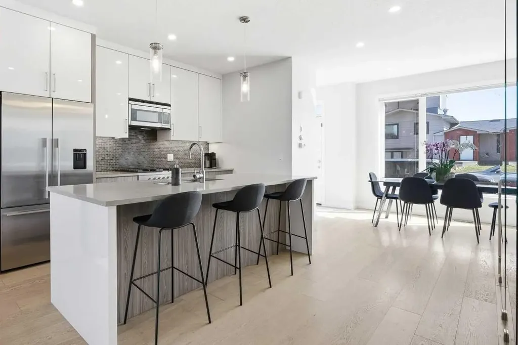 5103 6 Street SW Calgary AB T2V 1J6