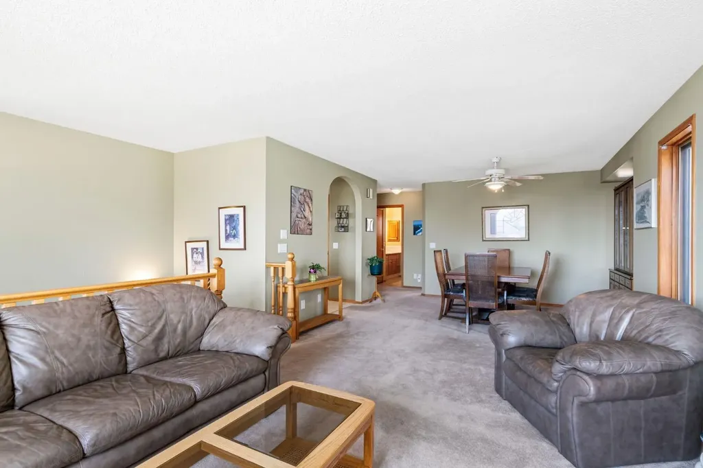 48 Headlands Close Cochrane AB T4C 1M3