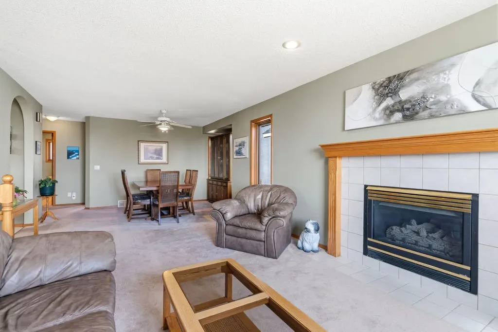 48 Headlands Close Cochrane AB T4C 1M3