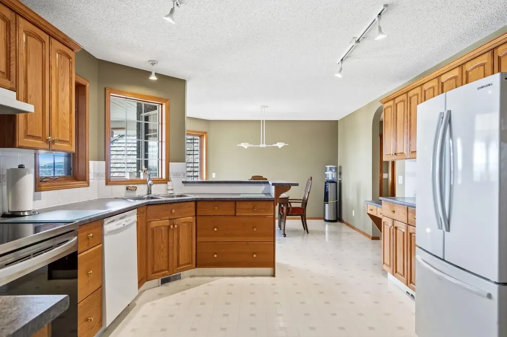 48 Headlands Close Cochrane AB T4C 1M3
