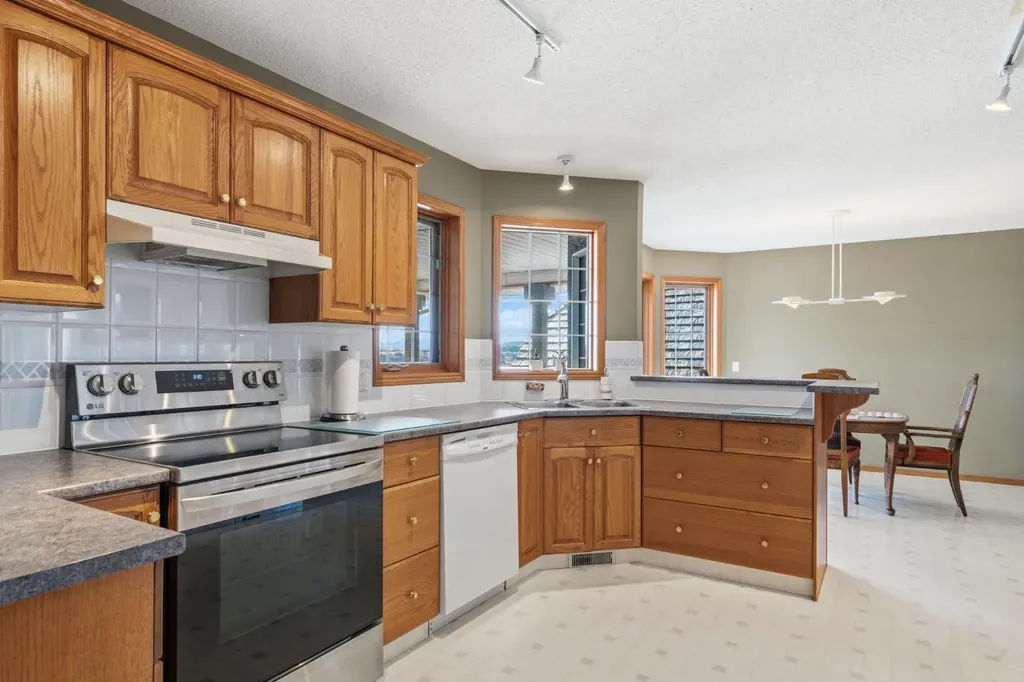 48 Headlands Close Cochrane AB T4C 1M3