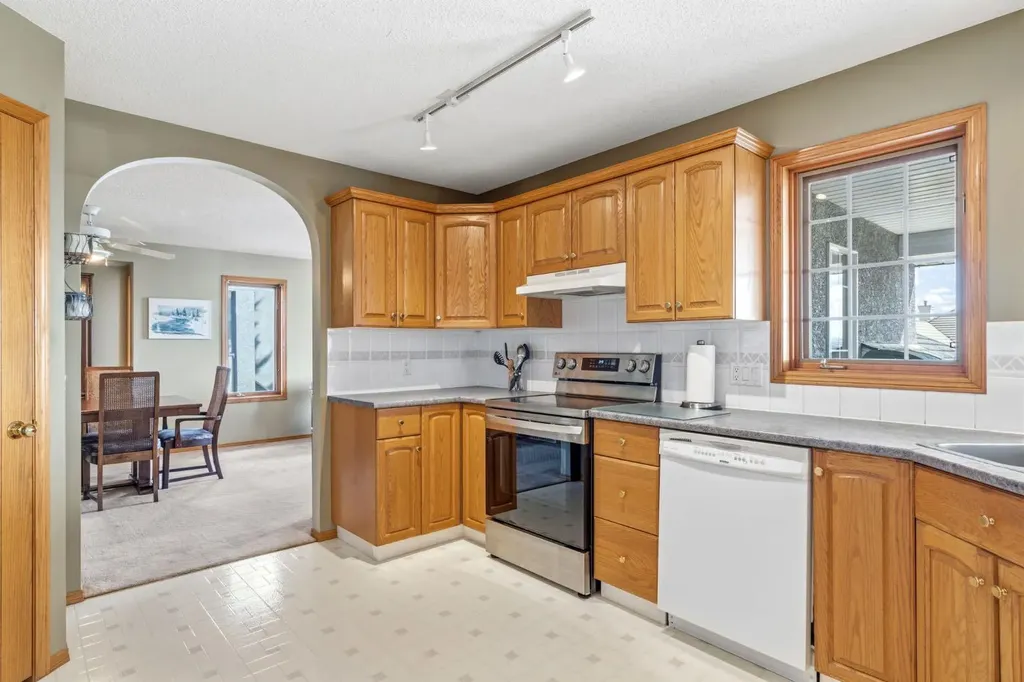48 Headlands Close Cochrane AB T4C 1M3