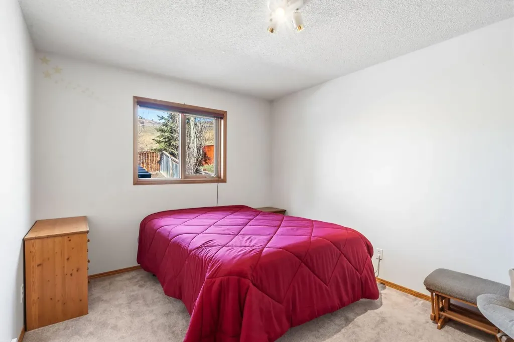 48 Headlands Close Cochrane AB T4C 1M3