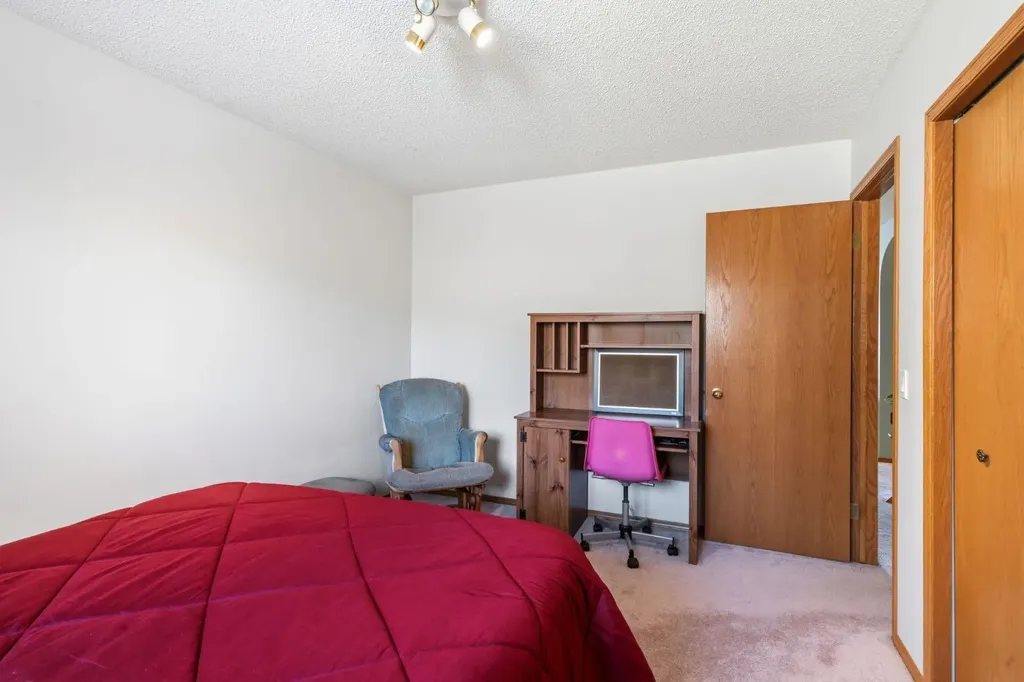 48 Headlands Close Cochrane AB T4C 1M3