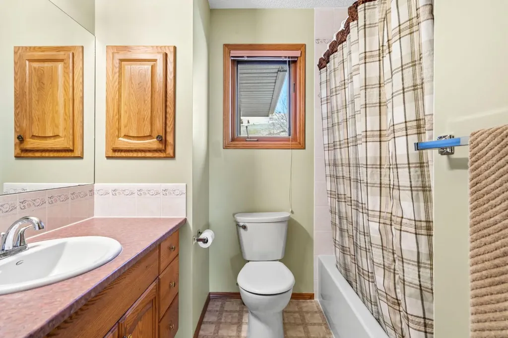 48 Headlands Close Cochrane AB T4C 1M3