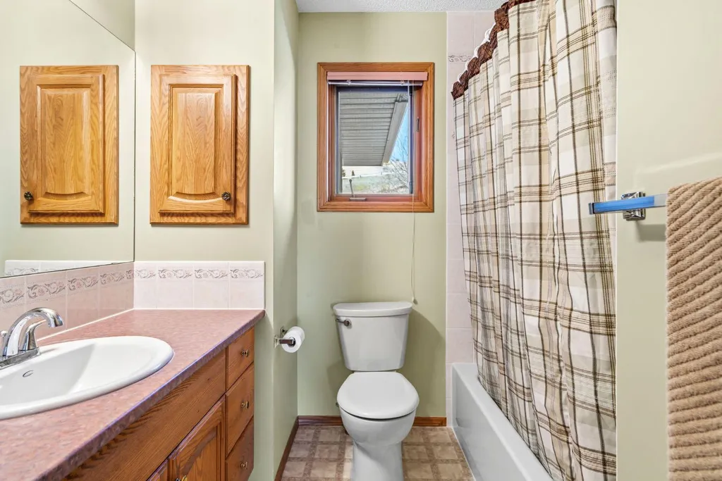 48 Headlands Close Cochrane AB T4C 1M3