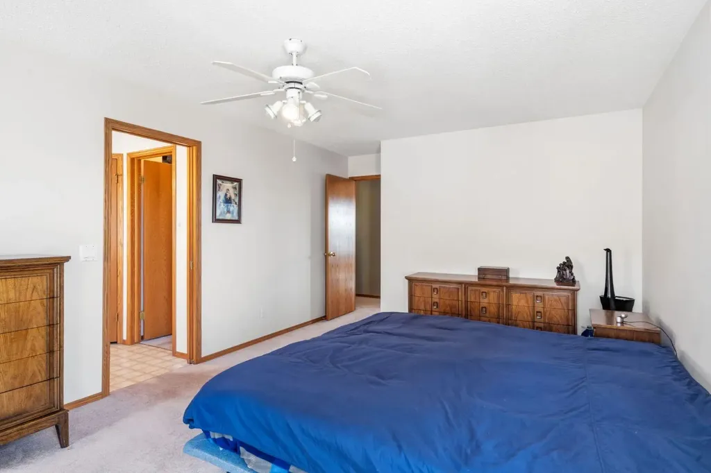48 Headlands Close Cochrane AB T4C 1M3