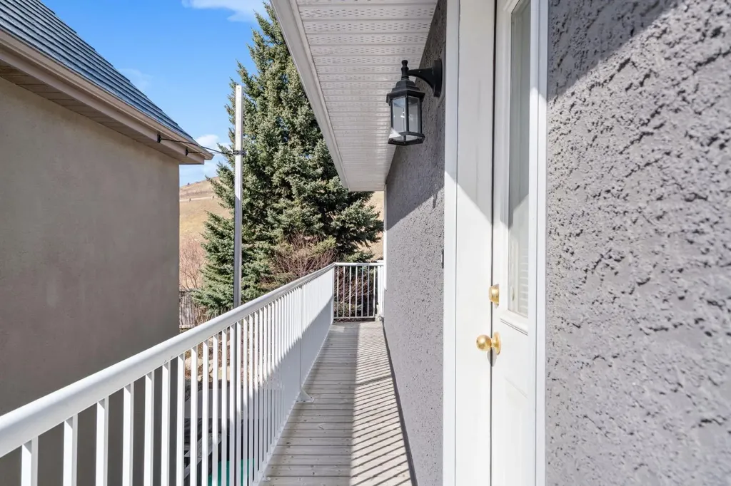 48 Headlands Close Cochrane AB T4C 1M3