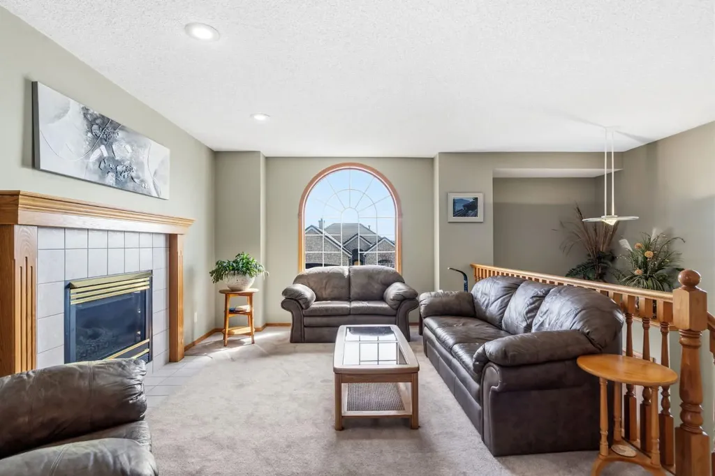 48 Headlands Close Cochrane AB T4C 1M3