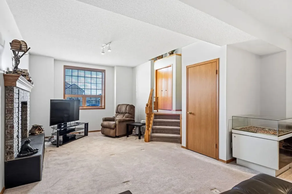 48 Headlands Close Cochrane AB T4C 1M3