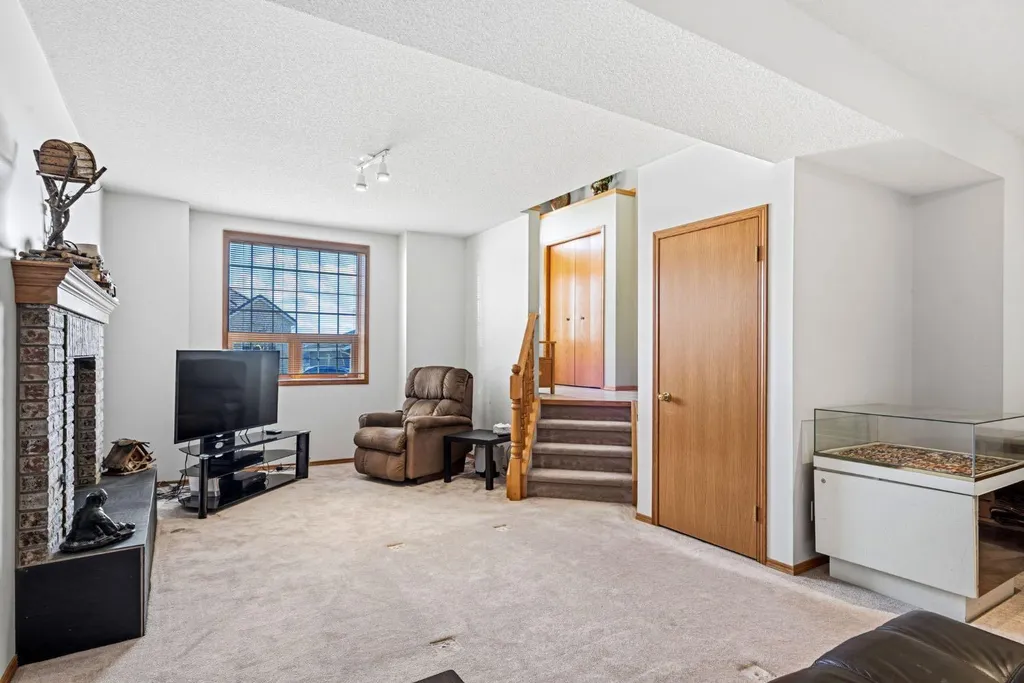 48 Headlands Close Cochrane AB T4C 1M3