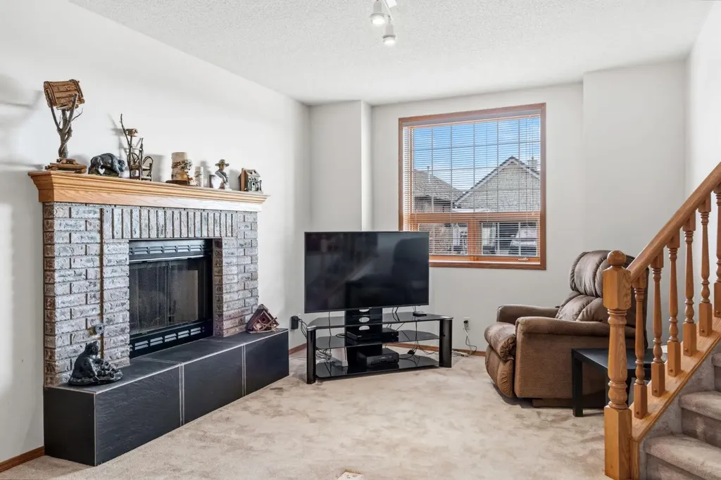 48 Headlands Close Cochrane AB T4C 1M3