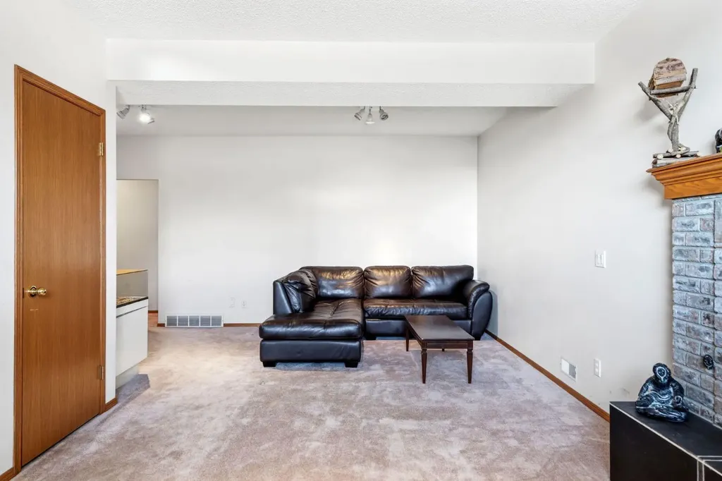 48 Headlands Close Cochrane AB T4C 1M3