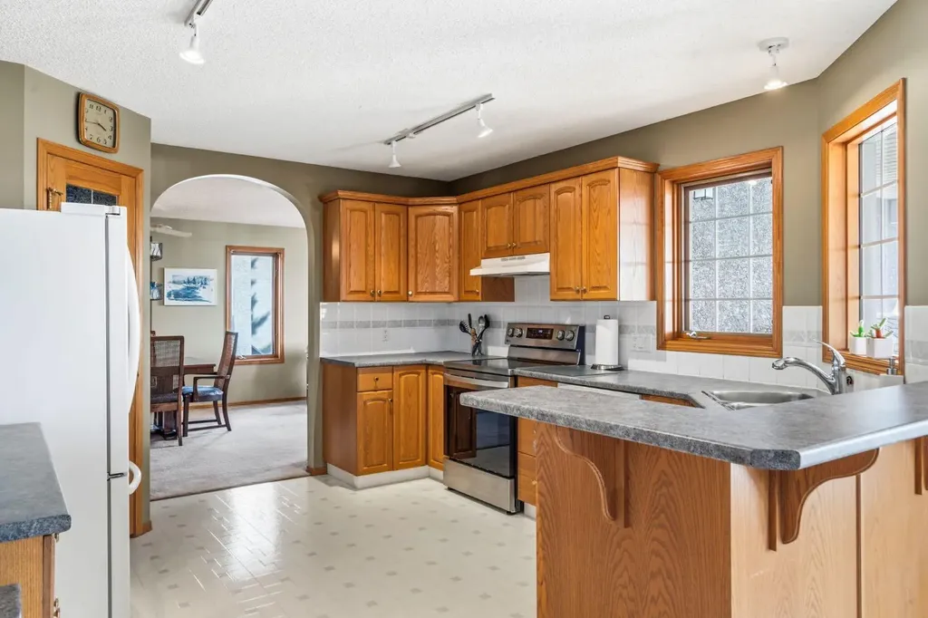 48 Headlands Close Cochrane AB T4C 1M3