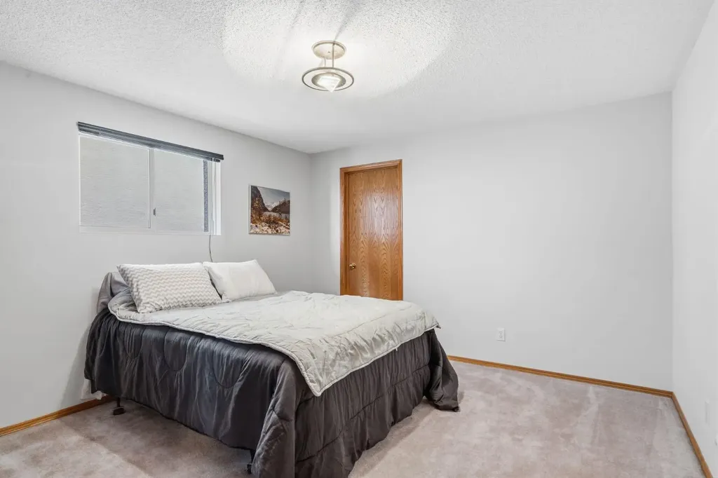 48 Headlands Close Cochrane AB T4C 1M3