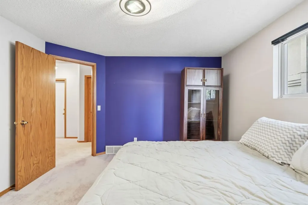 48 Headlands Close Cochrane AB T4C 1M3