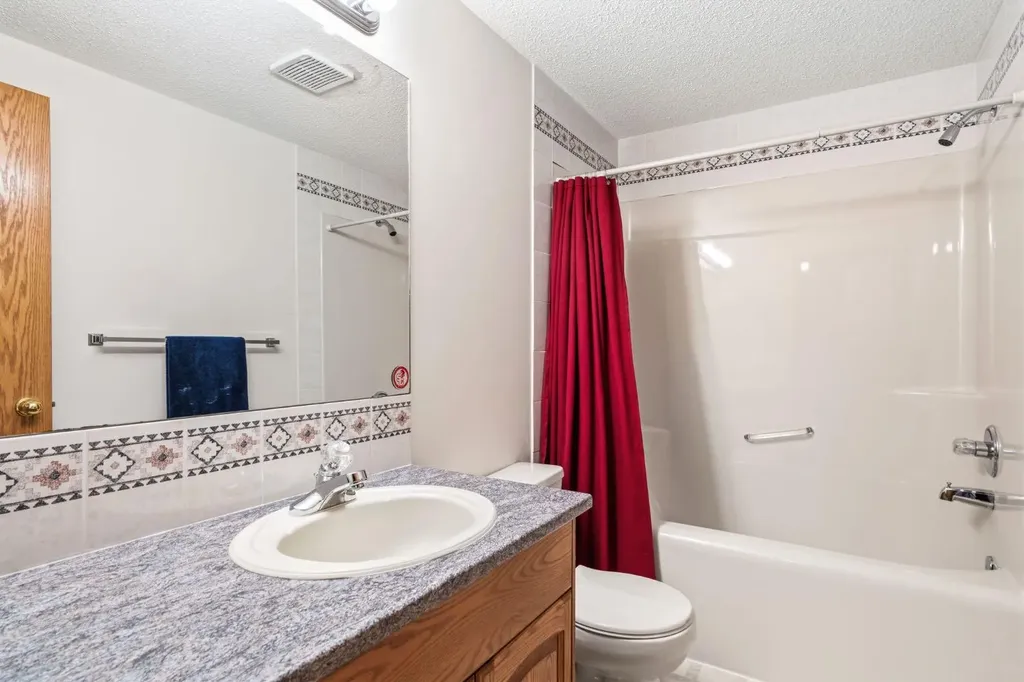 48 Headlands Close Cochrane AB T4C 1M3
