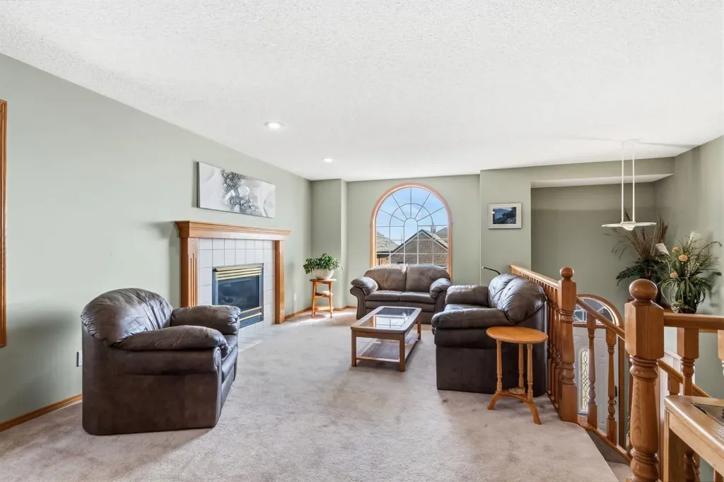 48 Headlands Close Cochrane AB T4C 1M3