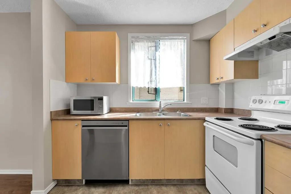 1111 6 Avenue SW Calgary AB T2P 5M5